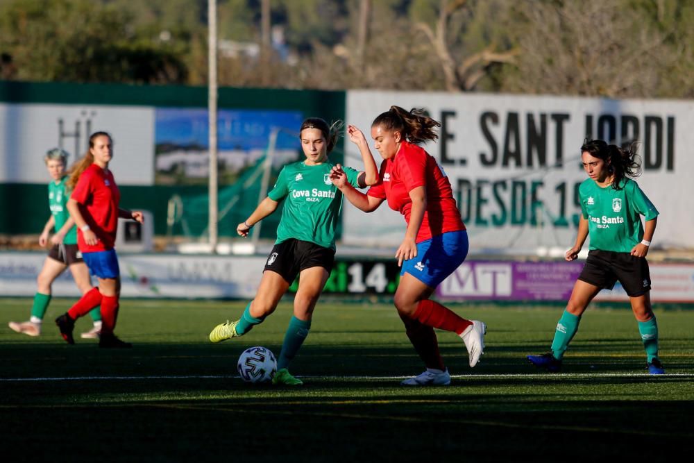 El representante ibicenco en la Liga Autonómica femenina arranca goleando al Atlético Collerense en una temporada muy ilusionante para el club verdinegro