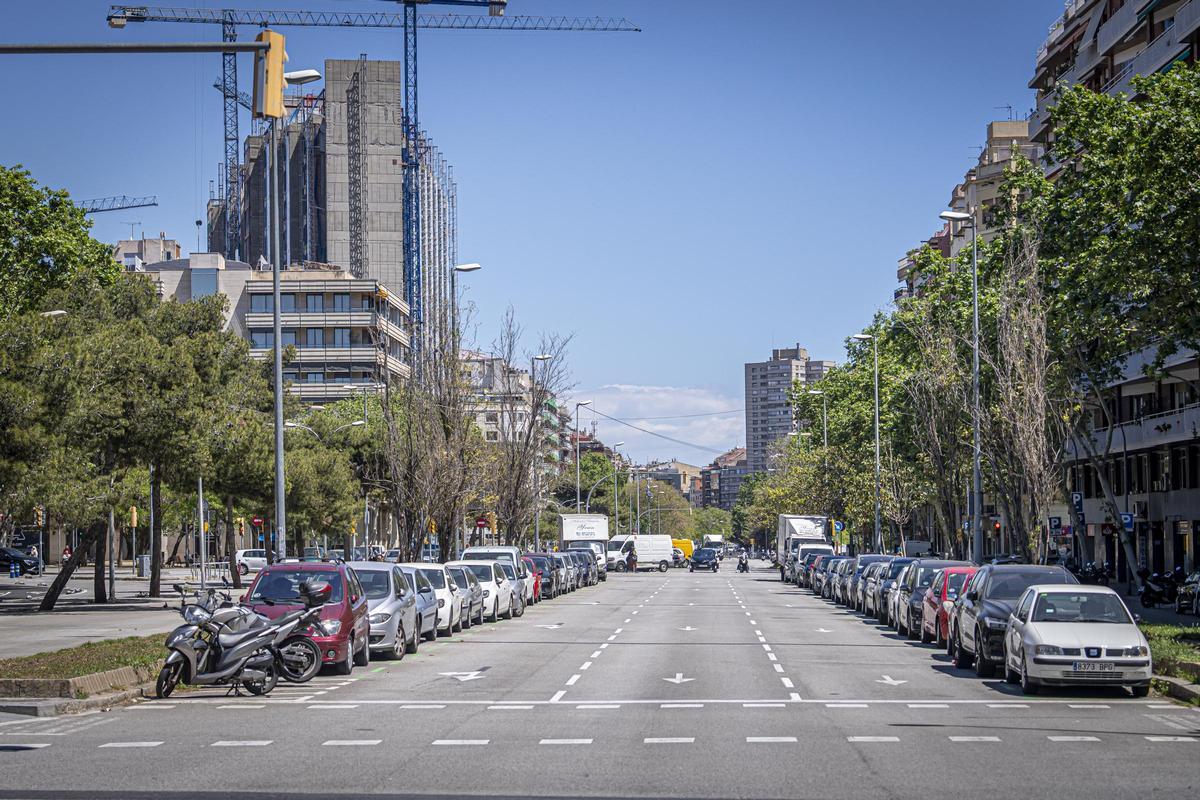 El asfalto es por ahora el principal protagonista del tramo por redefinir de esta ateria de la Nova Esquerra del Eixample