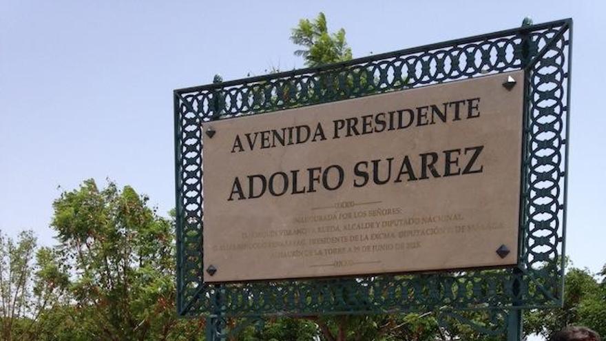 Elías Bendodo y Joaquín Villanova, alcalde de Alhaurín de la Torre, en la inaguración de la nueva avenida.