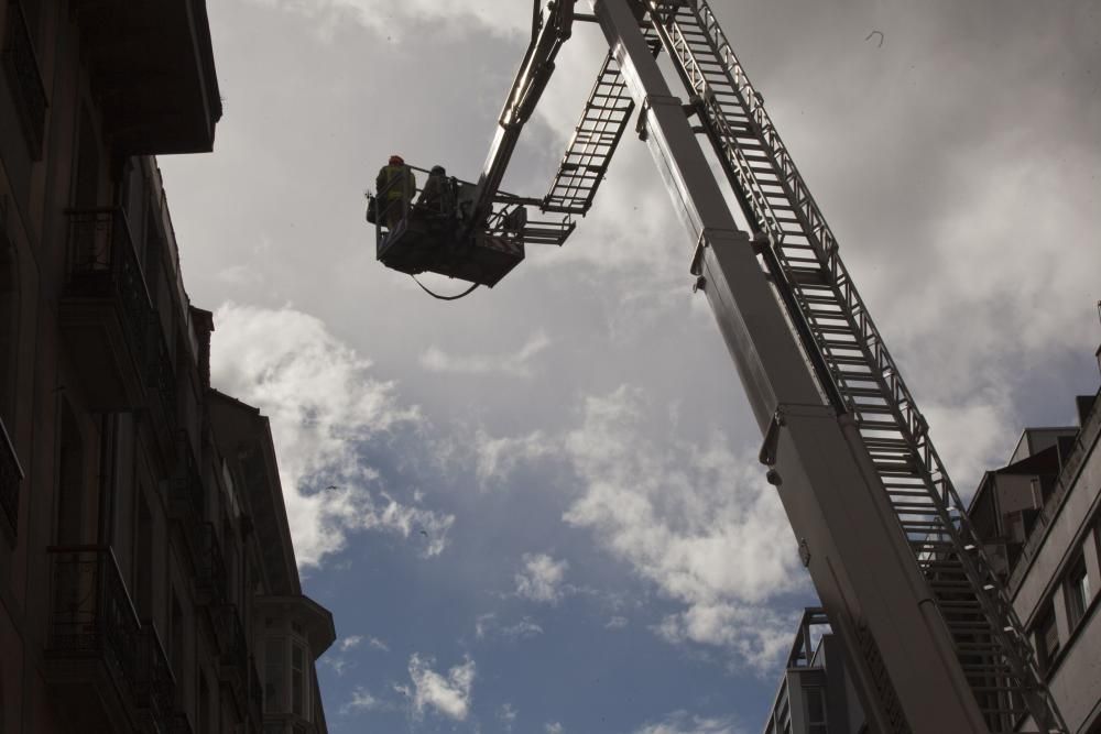 Trabajos en el edificio de Uría calcinado