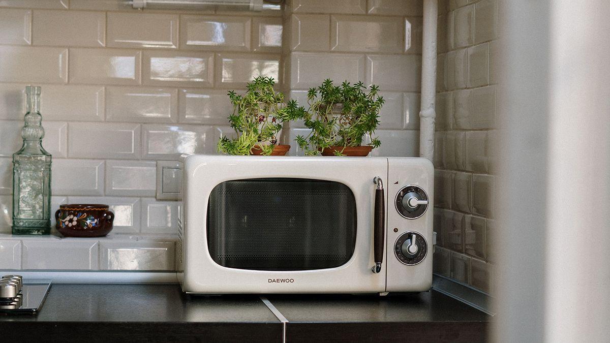 Cómo limpiar los trapos en el microondas fácilmente y evitar usar la lavadora