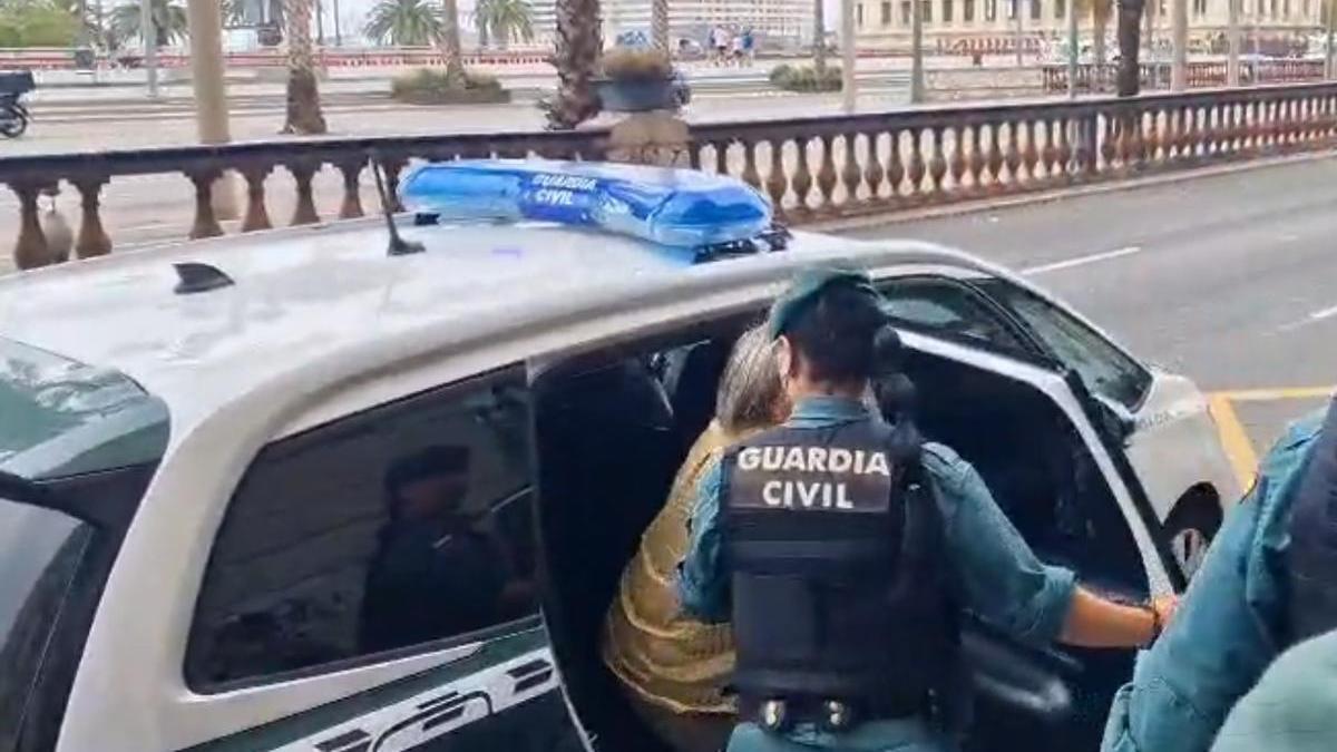 Die Guardia Civil nahm die Anführerin in Barcelona fest.