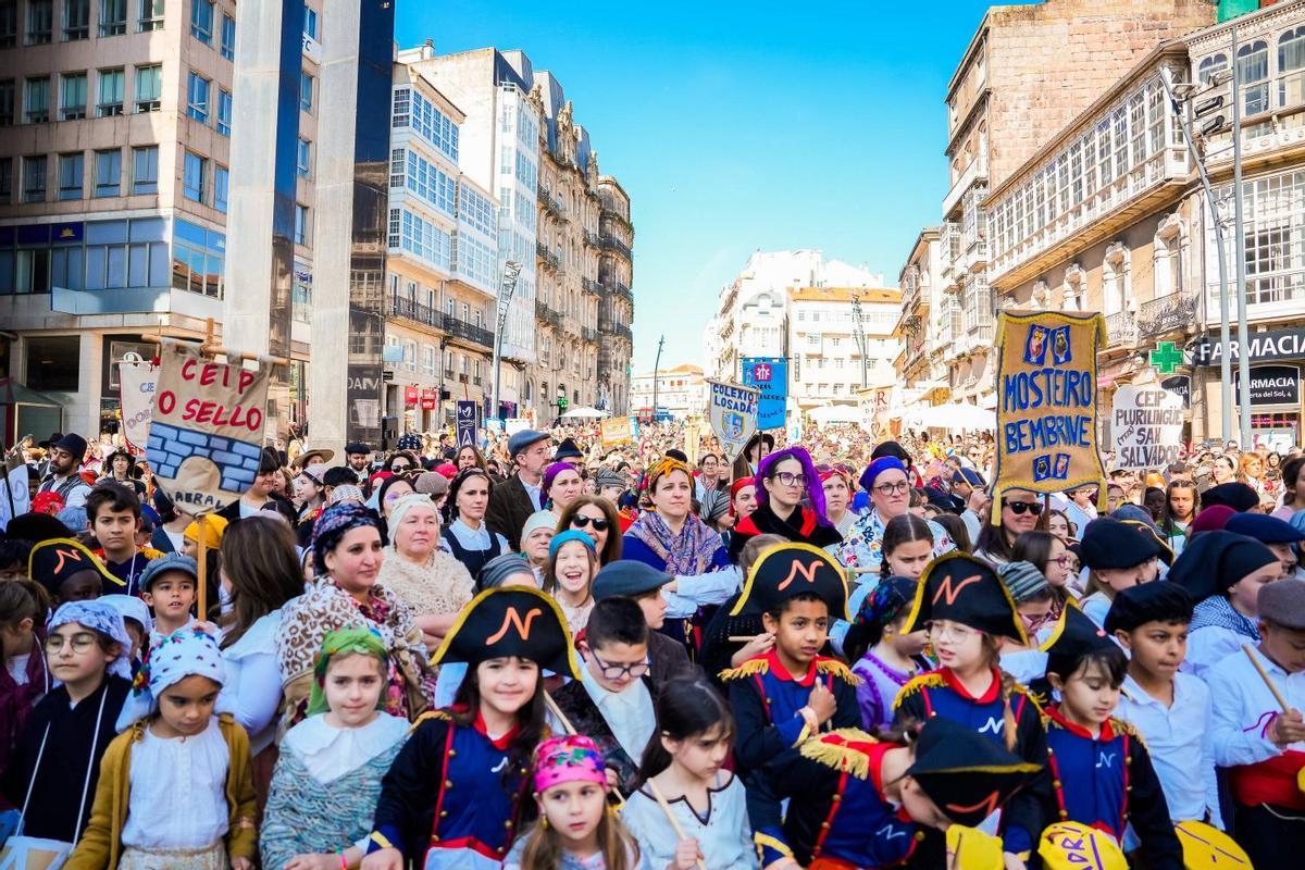 Más de 2.000 escolares toman Vigo con la Reconquistiña