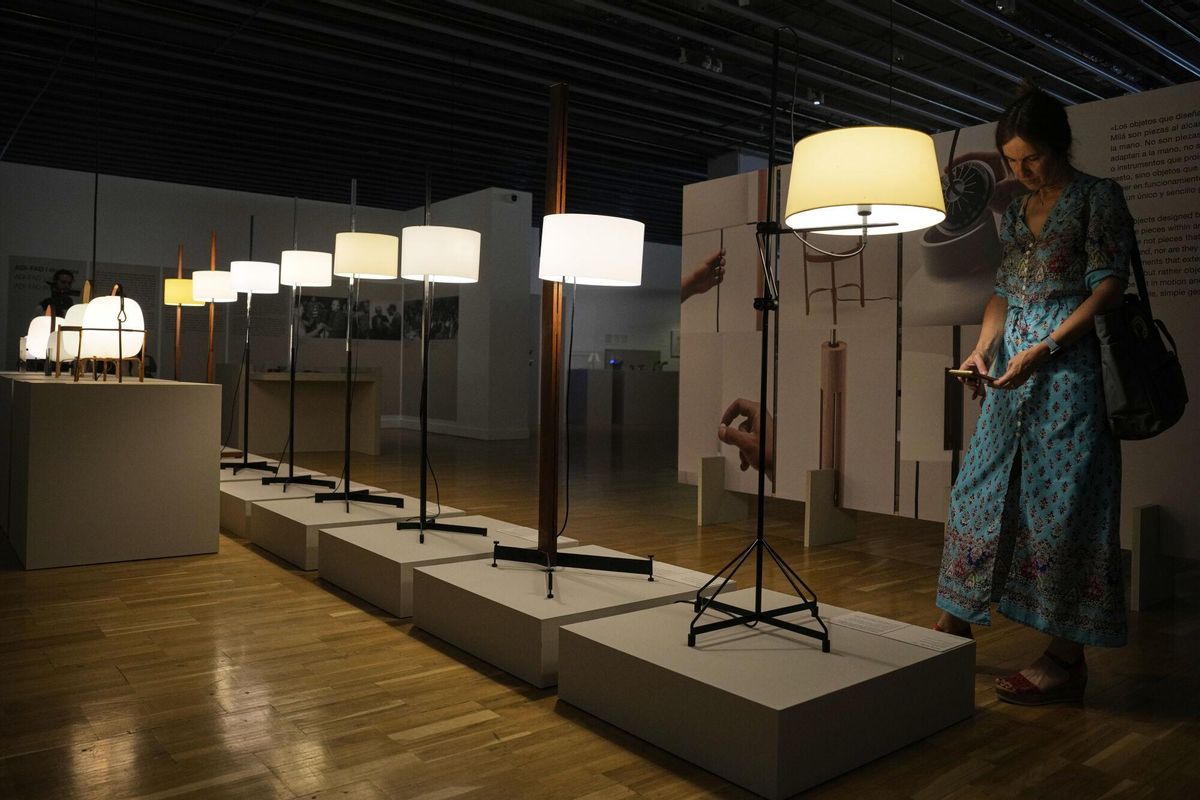 La exposición 'Miguel Milà. Diseñador (pre)industrial' propone en el DHUB-Museo del Diseño un recorrido por la trayectoria vital y profesional de esta figura clave del diseño industrial y referente del diseño barcelonés.