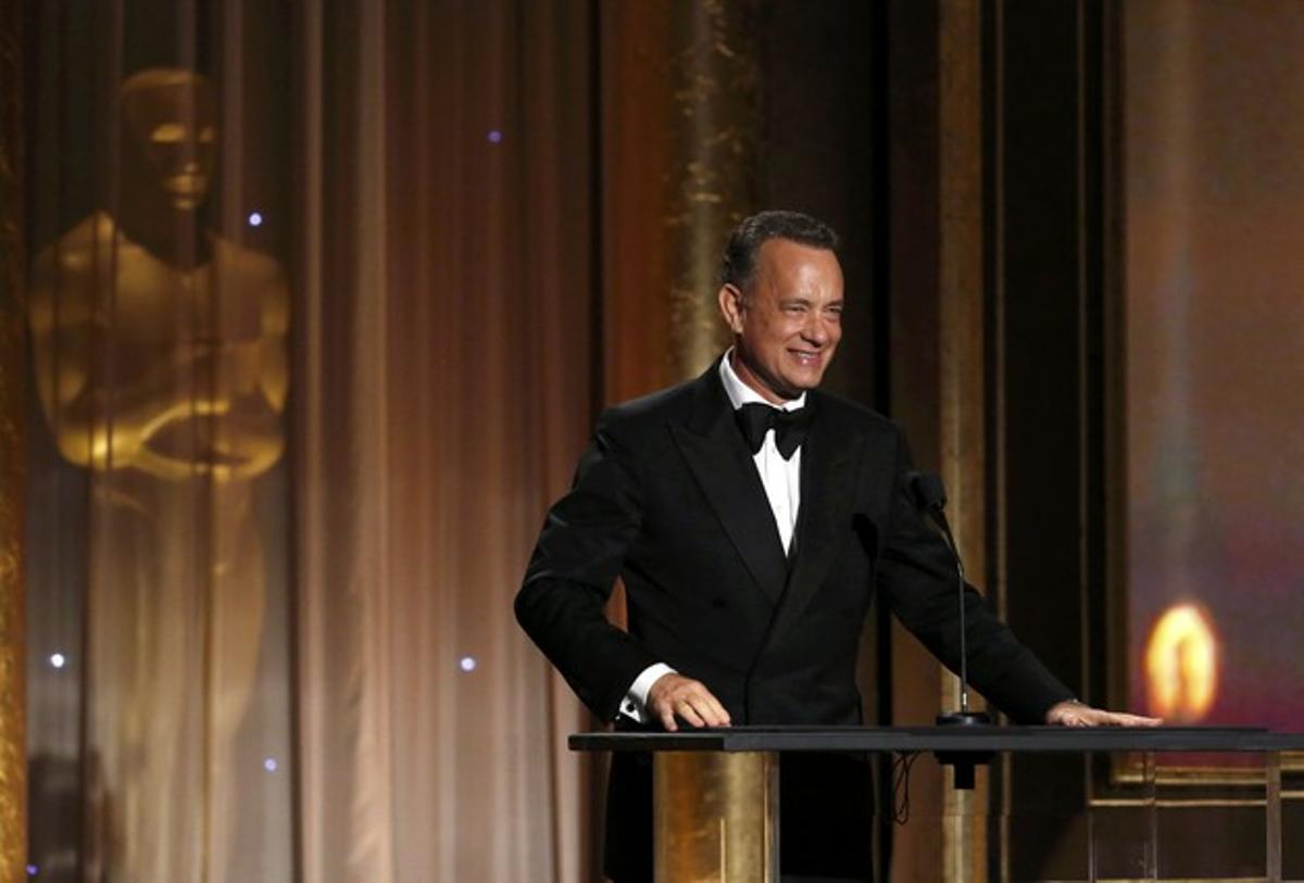L’actor Tom Hanks va parlar abans de la presentació de l’actor Steve Martin.