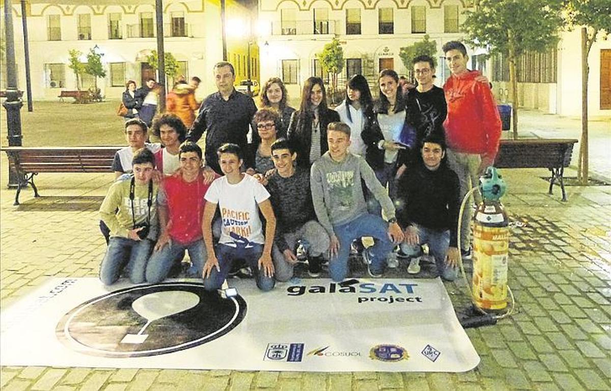 Alumnos de Tecnología lanzan el Galasat que cae en Cardeña-Montoro