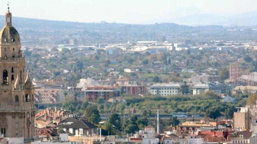 Panorámica de la ciudad de Murcia, donde destaca la torre de la Catedral.