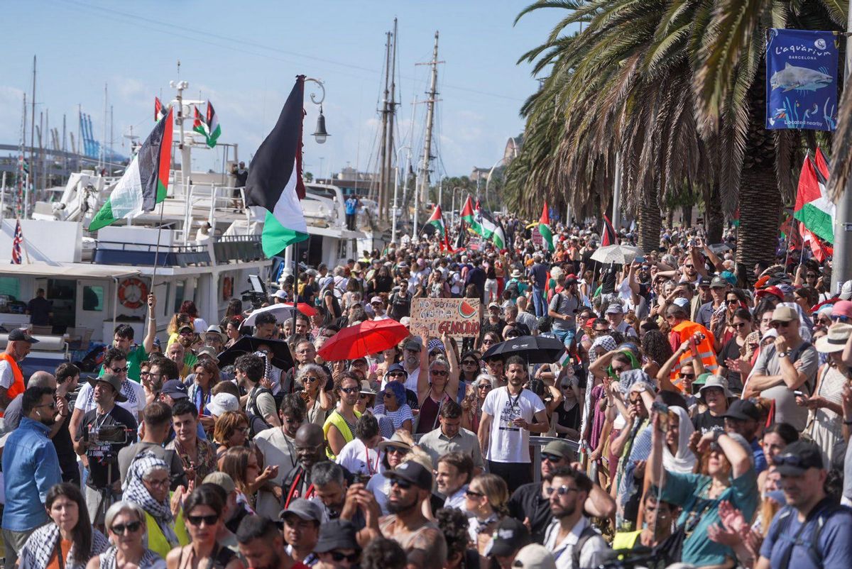 Cientos de personas se han concentrado en el Moll de la Fusta para despedir la Global Sumud Flotilla antes de partir a Gaza Cientos de personas se han concentrado en el Moll de la Fusta para despedir la Global Sumud Flotilla antes de partir a Gaza