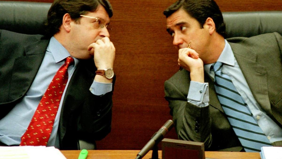 Eduardo Zaplana y José Luis Olivas en una imagen captada en 1998 las Corts, cuando ambos eran presidente y vicepresidente del Consell.