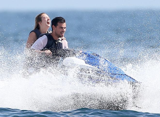 Billie Lourd y Taylor Lautner en Cabo San Lucas, México