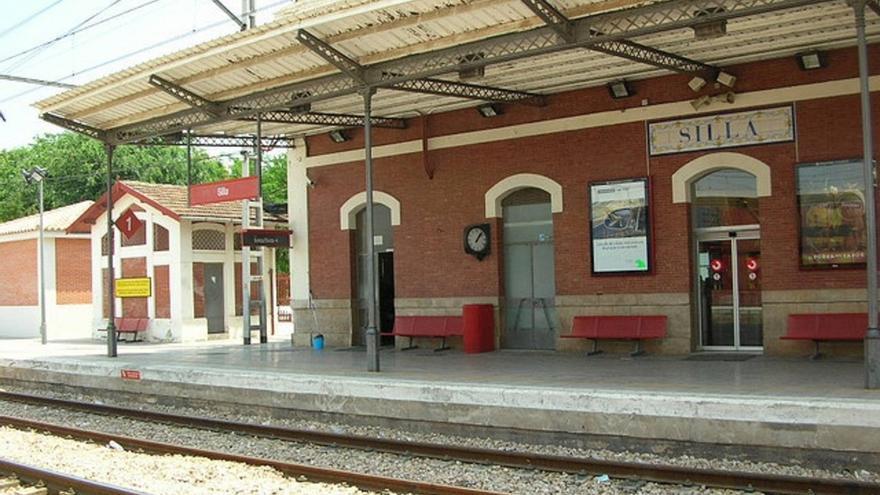 Renfe rehabilita la marquesina histórica de la estación de Silla