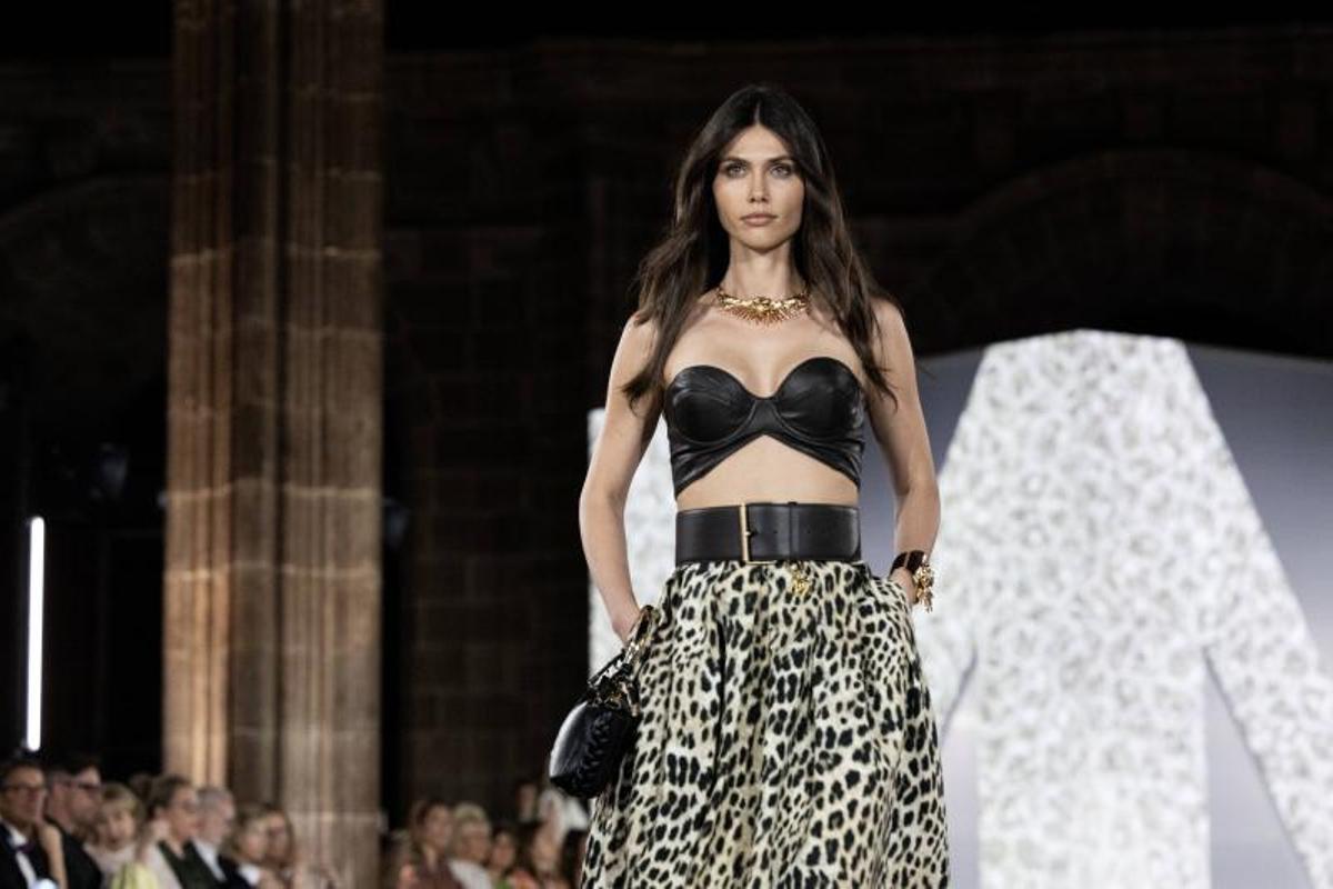 Desfile de los 45 años de Lola Casadamunt activa en la moda Desfile de los 45 años de Lola Casadamunt activa en la moda