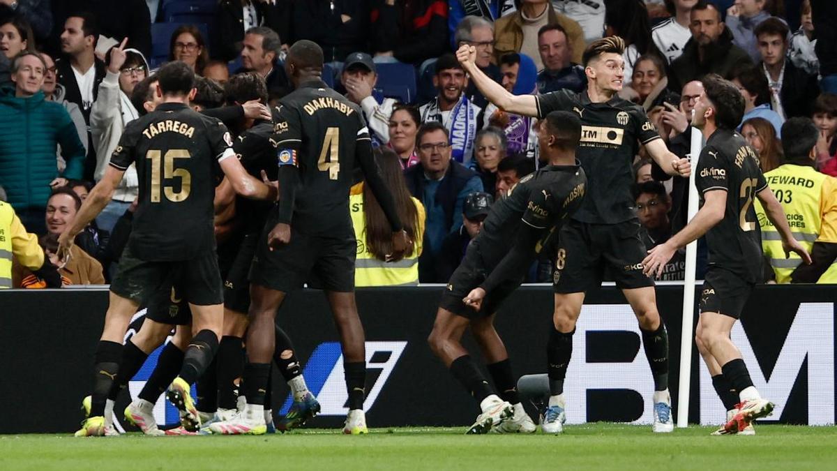 La victoria ante el Real Madrid le da oxígeno al Valencia CF