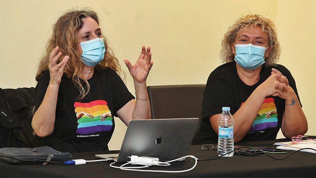 As profesoras Luz Beloso e María José Soto, no obradoiro de onte no IV Foro de Educación.