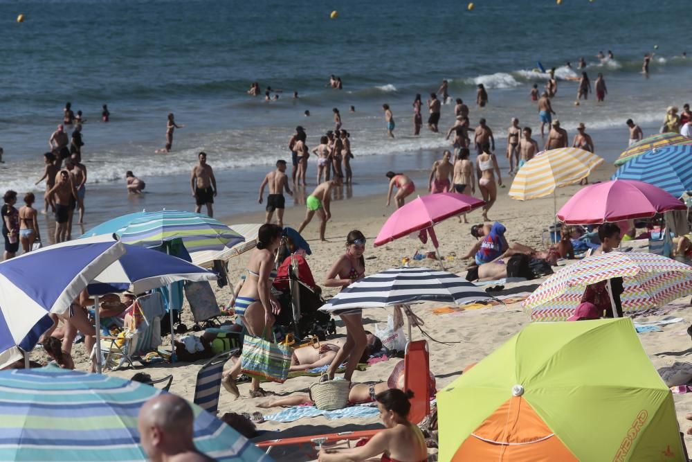 El día más caluroso de lo que va de verano inundó los arenales de las Rías Baixas