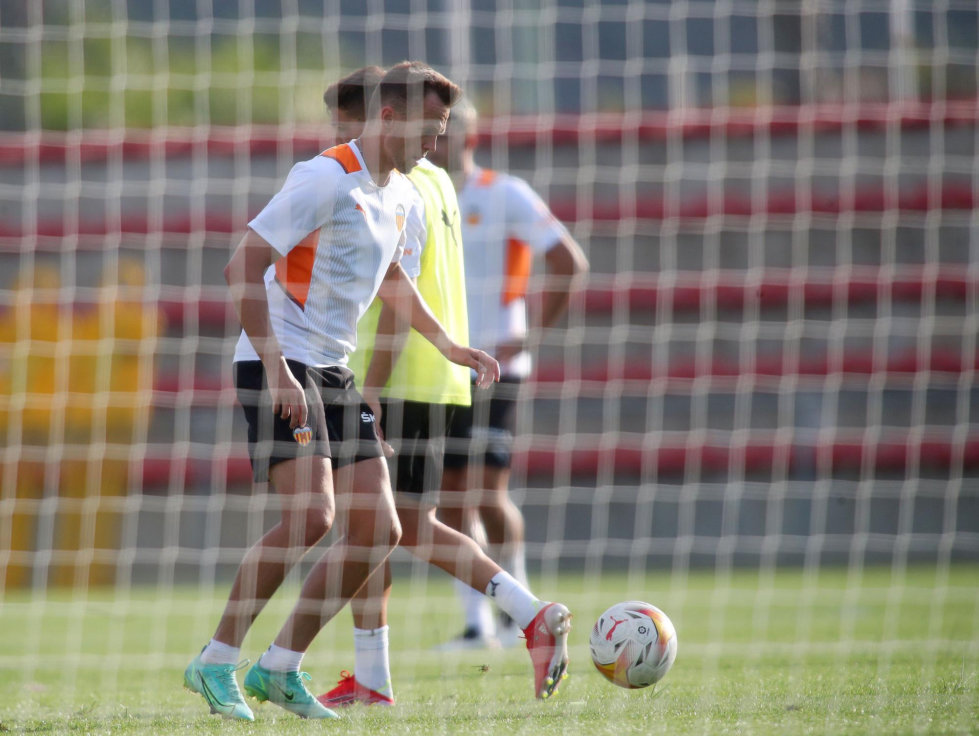 Así ha sido el entrenamiento del Valencia CF en Oliva