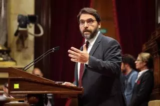 El PSC promet que Illa governarà "per a tothom" i carrega contra Junts: "El país no és seu i la nació no està en perill"