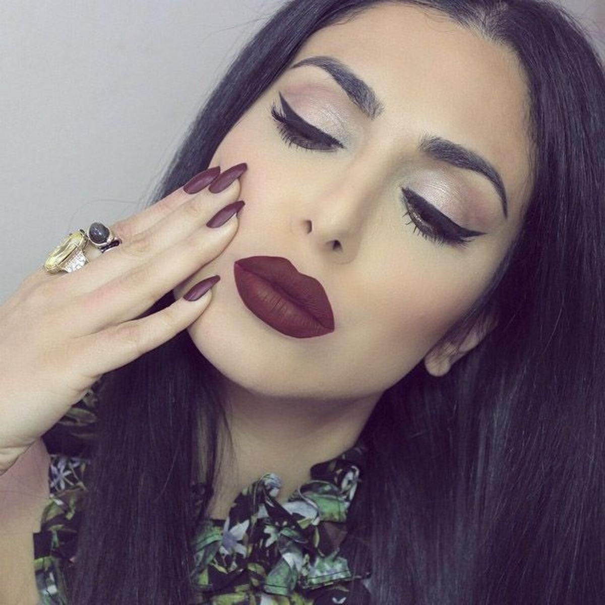 Maquillaje de fiesta con Huda Kattan