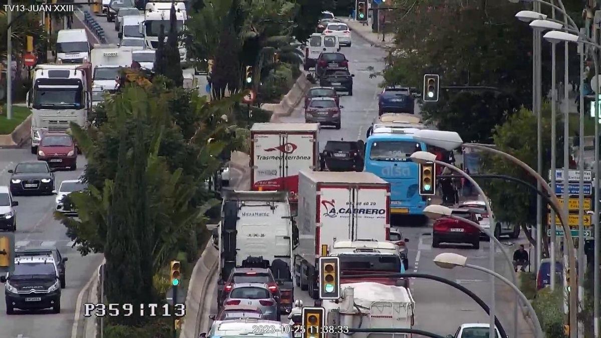 Los autobuses siniestrados en la avenida de Juan XXIII.