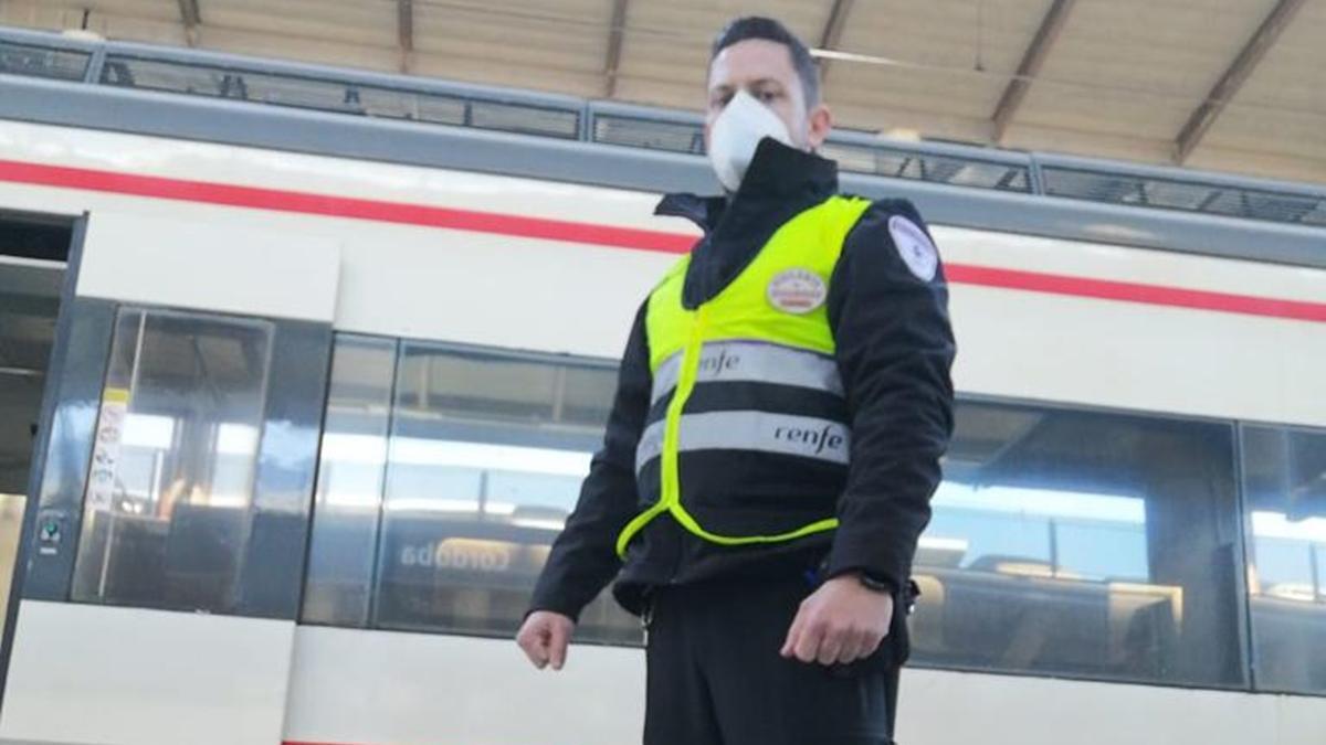 Servicio de atención en una estación de Renfe