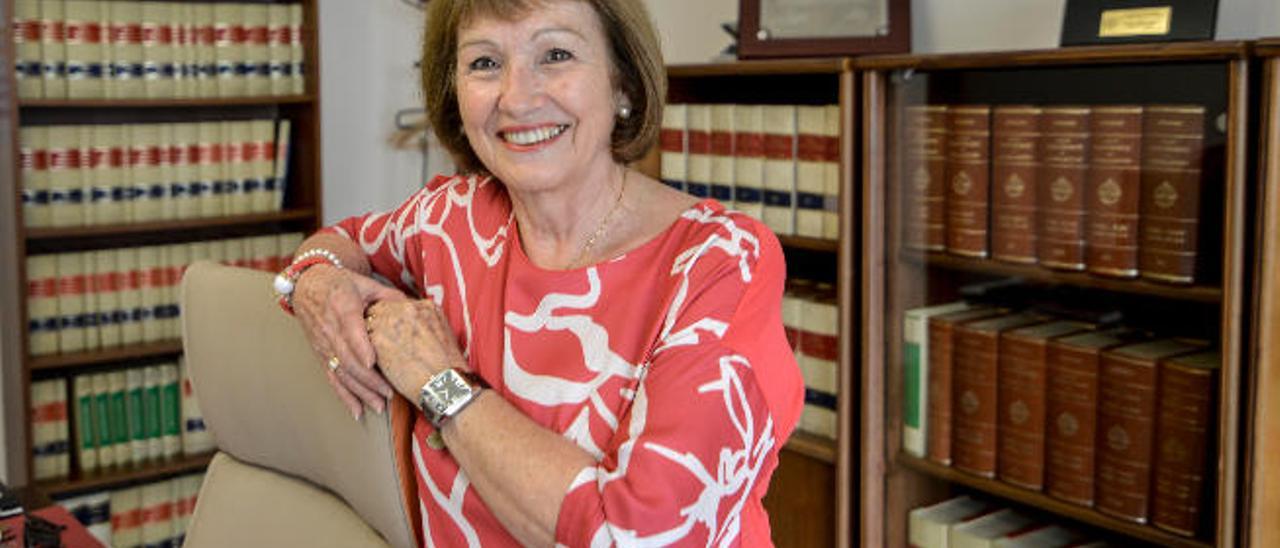 Rosario Molina, ayer, en el Colegio de Administradores de Fincas de Las Palmas.