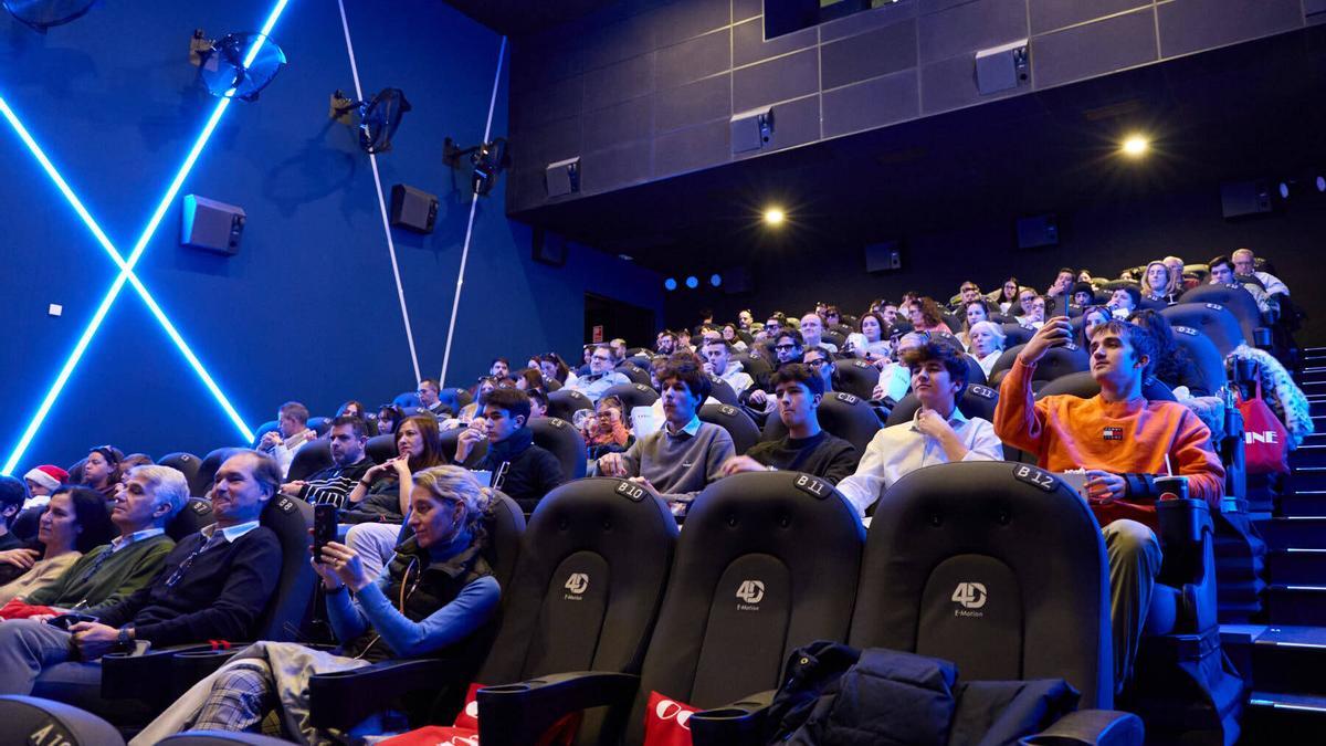 Les imatges de la inauguració de la sala 4D E-motion dels Oscar de Blanes