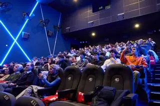 Les imatges de la inauguració de la sala 4D E-motion dels Oscar de Blanes