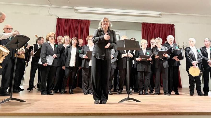 Lleno de las Voces Veteranas de Culleredo en A Coruña | LOC