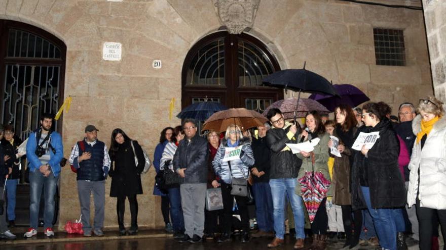 Unes 150 persones es concentren a Solsona per donar suport al veí de Navès detingut