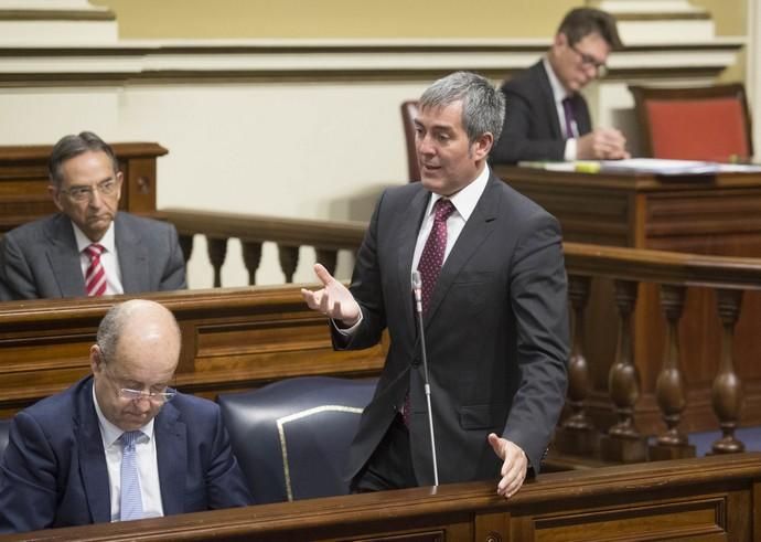 Delia Padrón parlamento de Canarias , presidente Fernando Clavijo CC . Santa Cruz de Tenerife