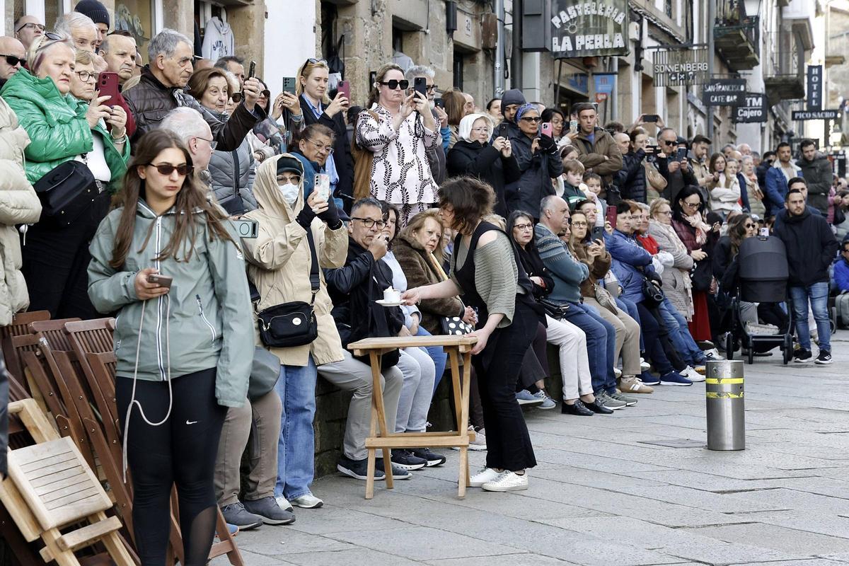 El lavatorio de los pies centra el Jueves Santo y da paso al día con más procesiones de la Semana Santa compostelana El lavatorio de los pies centra el Jueves Santo y da paso al día con más procesiones de la Semana Santa compostelana