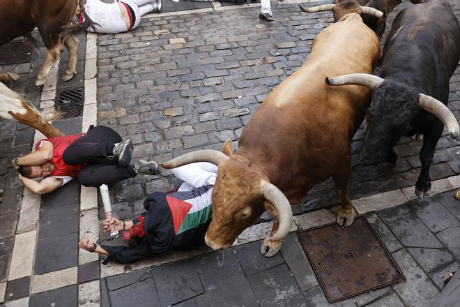 Los toros de La Palmosilla regalan un sexto encierro de los Sanfermines tenso y emocionante