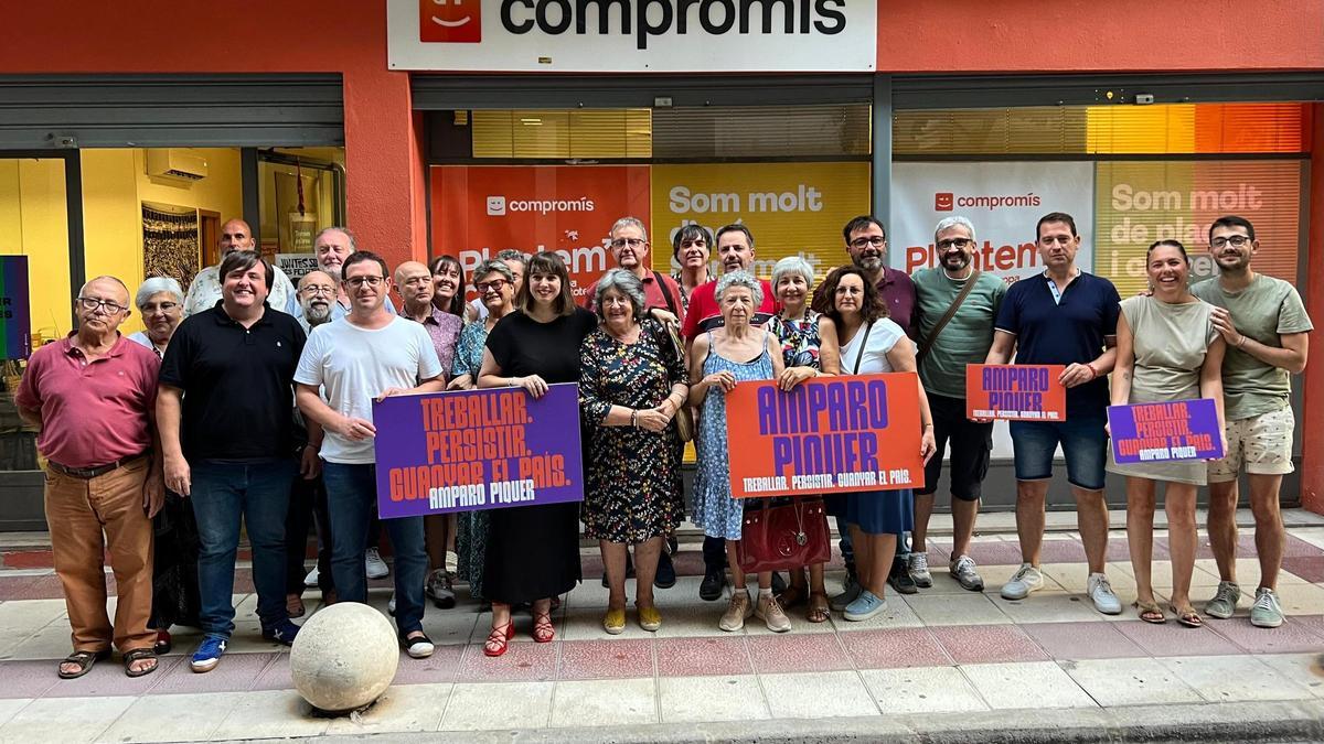Militantes y cargos de Compromís en un acto con Amparo Piquer en Castelló