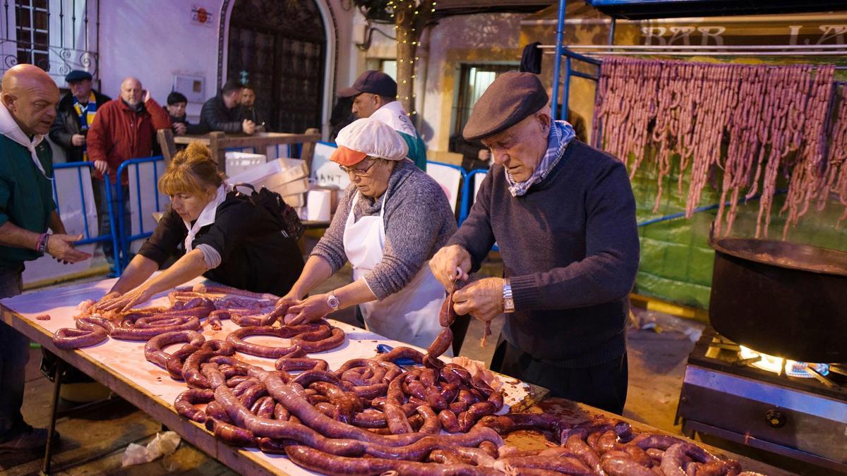 os relleueros fueron pioneros en recuperar esta tradición de la matanza de antaño y convertirla en la festividad que es hoy en día.