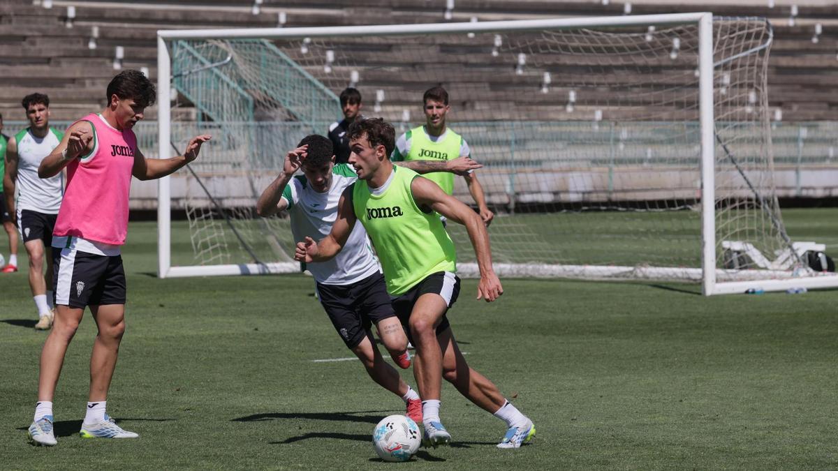 Córdoba CF-Granada: altas, bajas y posibles alineaciones para el derbi en El Arcángel