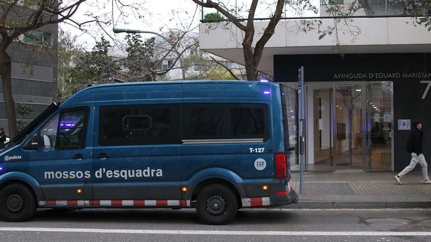 Dispositivo de los Mossos en Barcelona y L'Hospitalet de Llobregat contra el tráfico internacional de cocaína y hachís