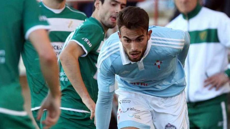 Acción de un encuentro anterior del Celta B. // R. Grobas