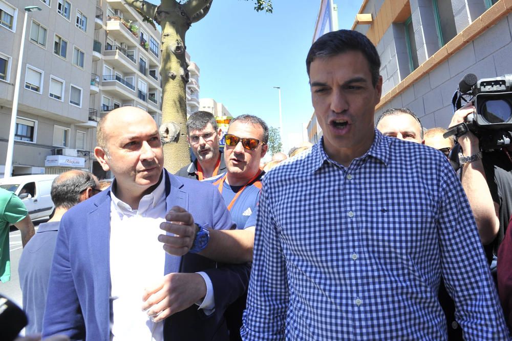 Pedro Sánchez abarrota el polideportivo de Carrús