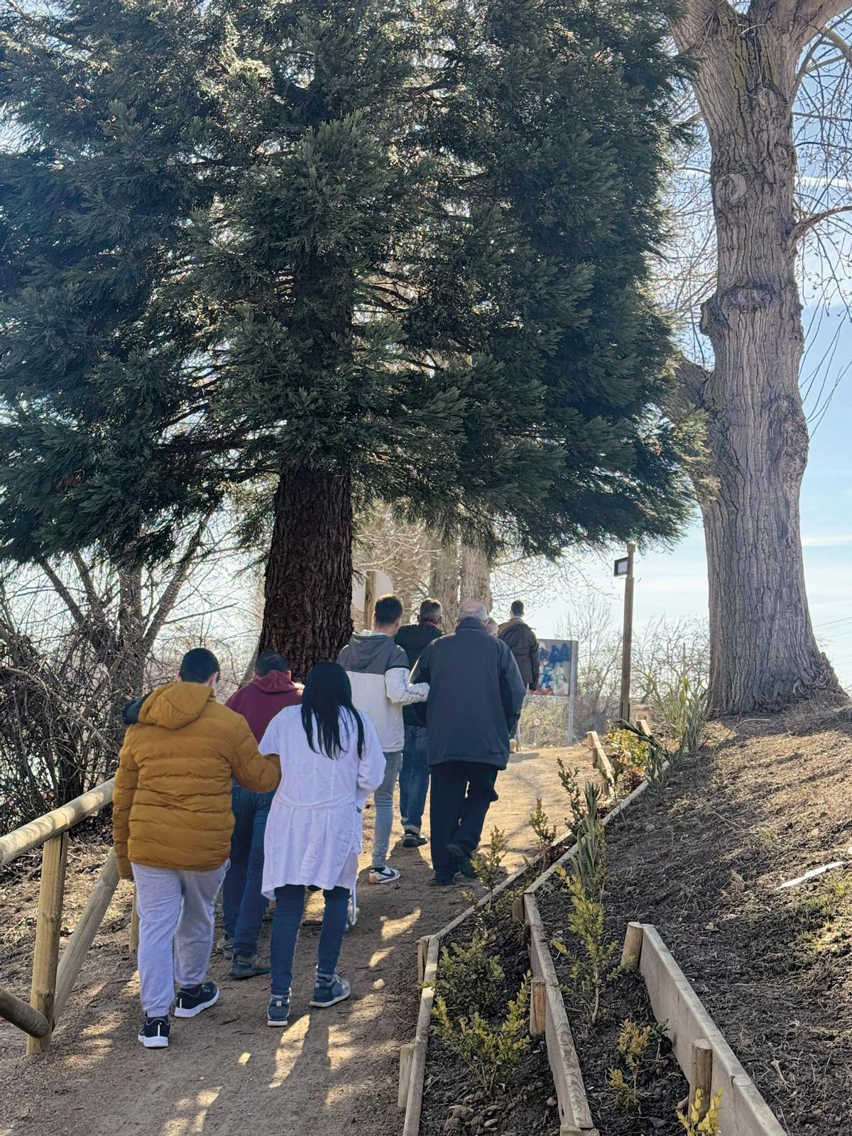 Paseo del programa Voluntariado Intergeneracional del Centro Asistencial SJD de Palencia.