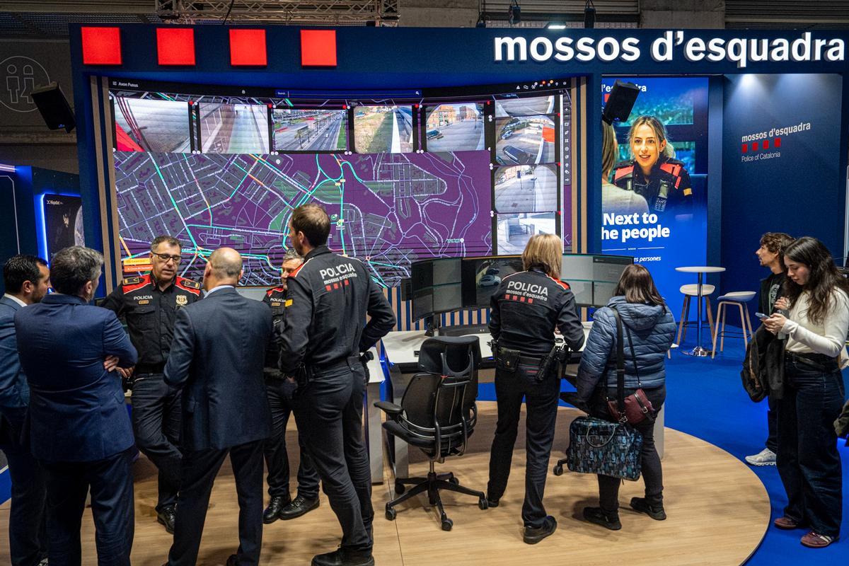 Imagen del estand de Mossos en el MWC 2026