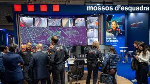 Imagen del estand de Mossos en el MWC 2026