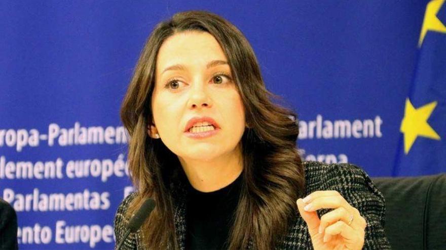 Arrimadas culpa al bipartidismo de la crisis catalana: &quot;No hay que darle la varita mágica a los partidos nacionalistas&quot;