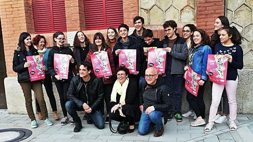 Una àmplia representació del Grup de Participació Jove va participar ahir en la presentació dels espectacles de La Mostra Jove d&#039;Igualada