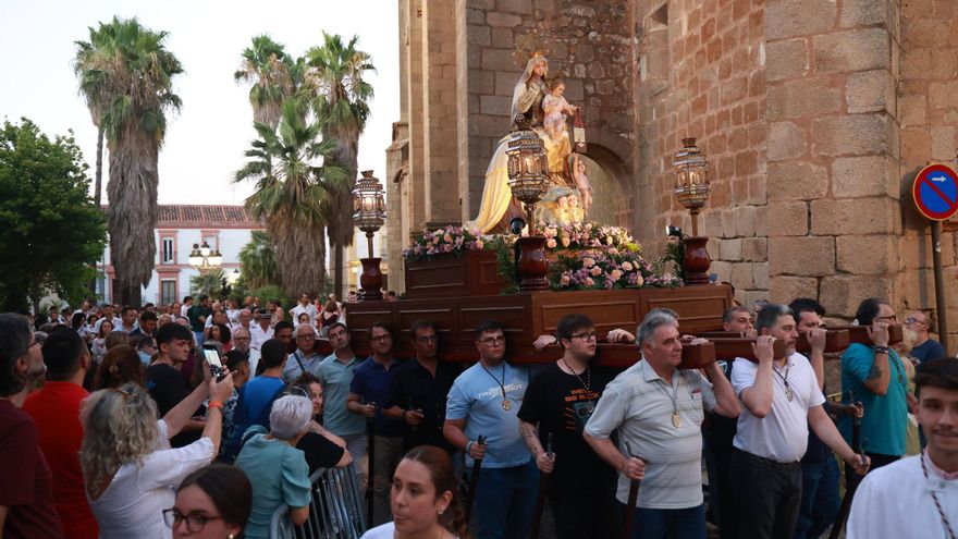 La Virgen del Carmen toma las calles de Cáceres