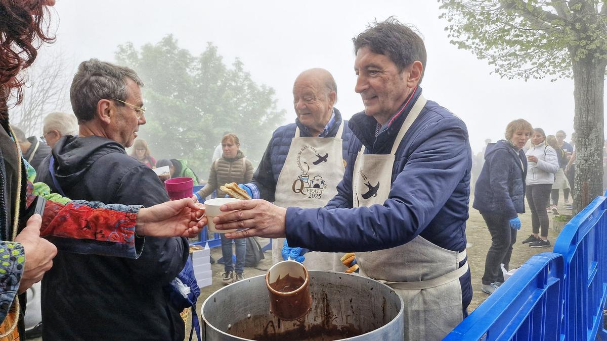El repartiment de xocolata desfeta a Queralt, l'any 2025