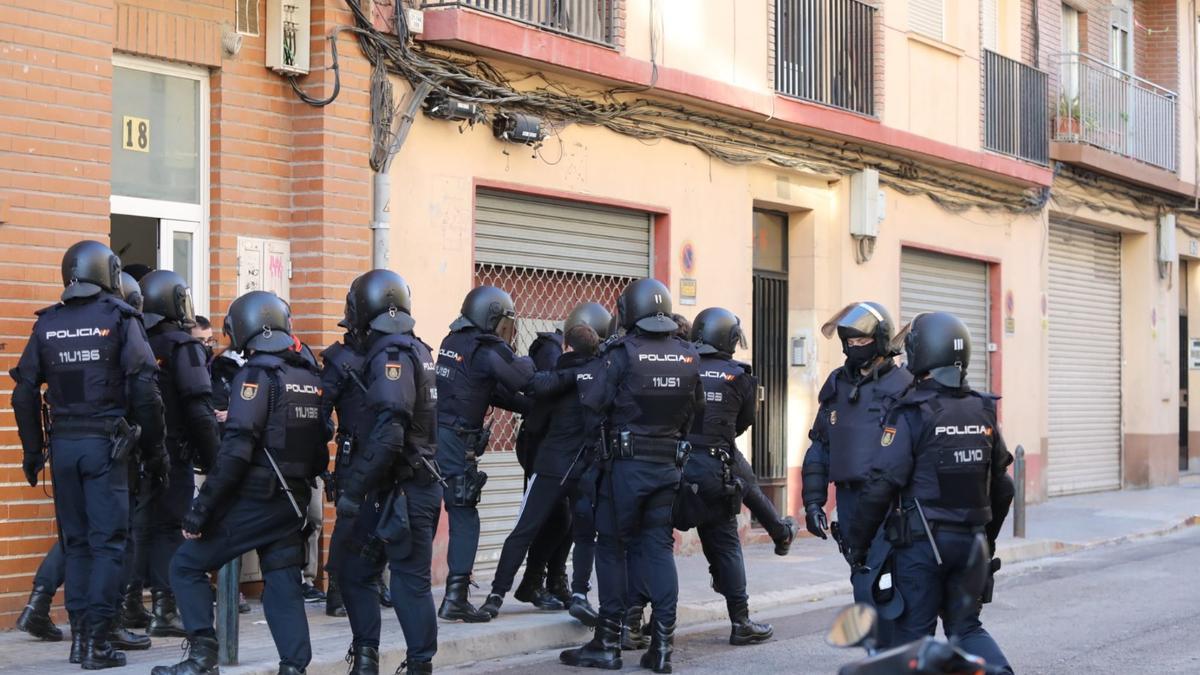 VÍDEO | Desahucio paralizado en la calle Orense de Torrero