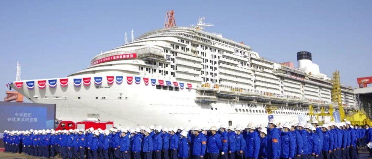 Ceremonia de botadura en el astillero Shanghai Waigaoqiao Shipbuilding.