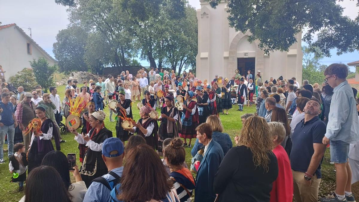 Vecinos de Pancar, en Llanes, celebran sus fiestas de San Pedro
