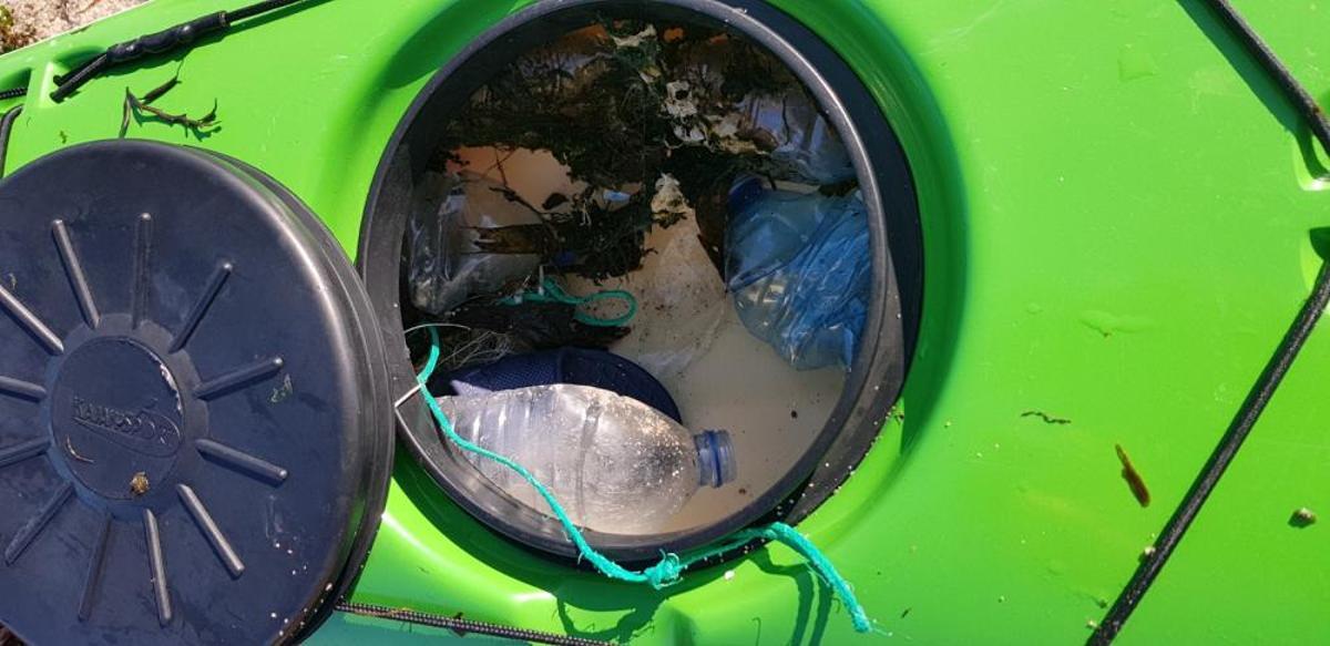 Eliminación de basura marina en Sálvora.