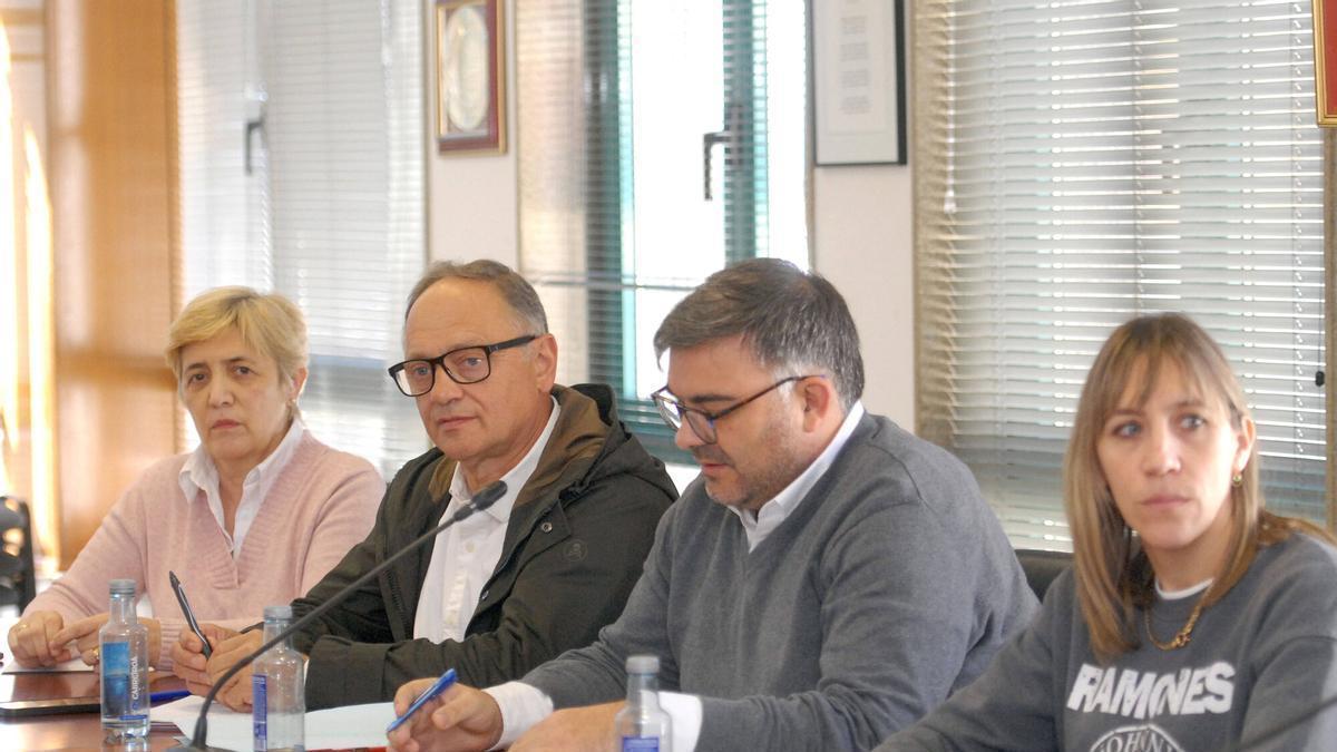 Concejales del PP de Vila de Cruces, en un pleno.